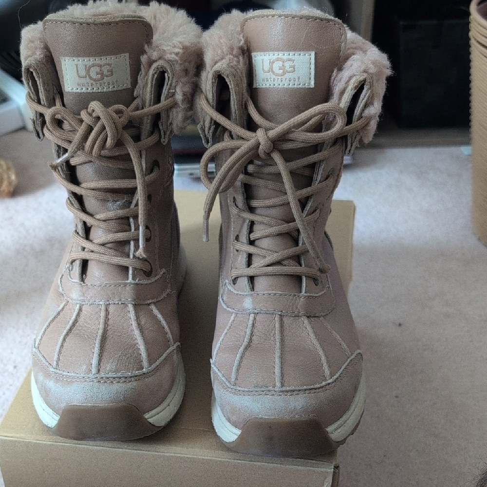 UGG Adirondack iii sparkle spots boot